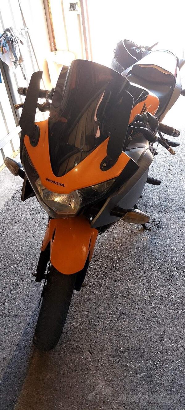 Honda - CBR150R