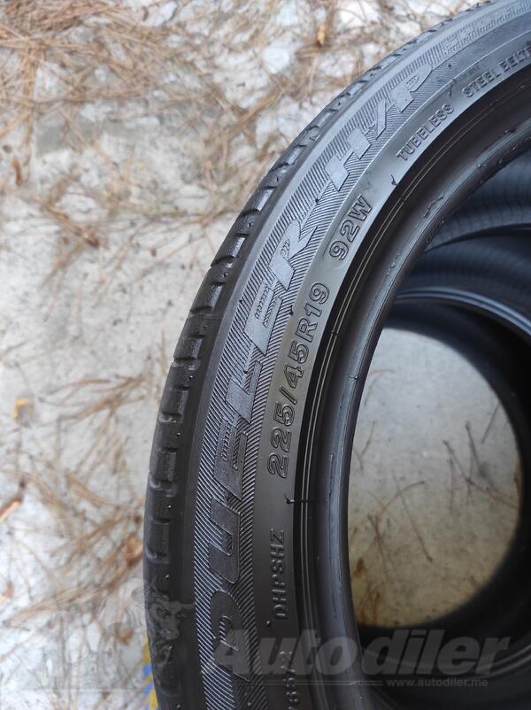 Bridgestone - 225 / 45 / 19 - Univerzalna guma