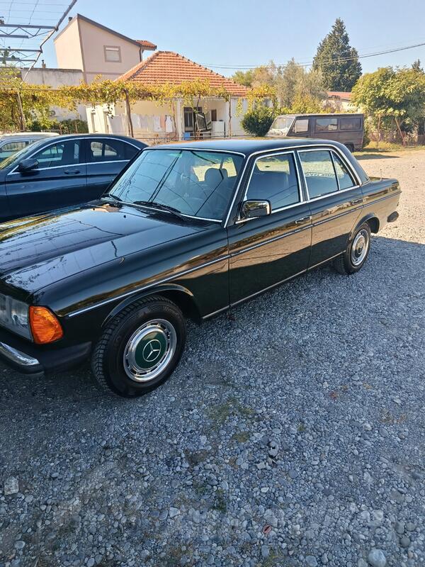Mercedes Benz - E 200 - 123 200 benzin