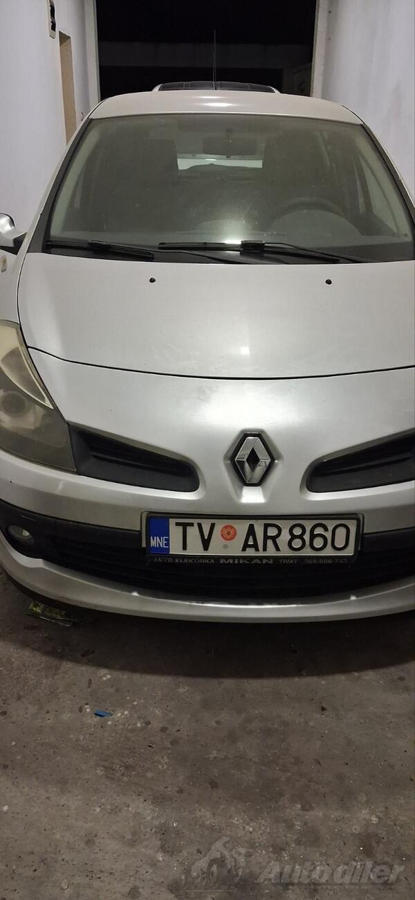 Renault - Clio - 12