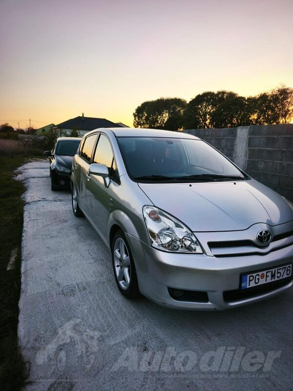 Toyota - Corolla Verso - 2.2