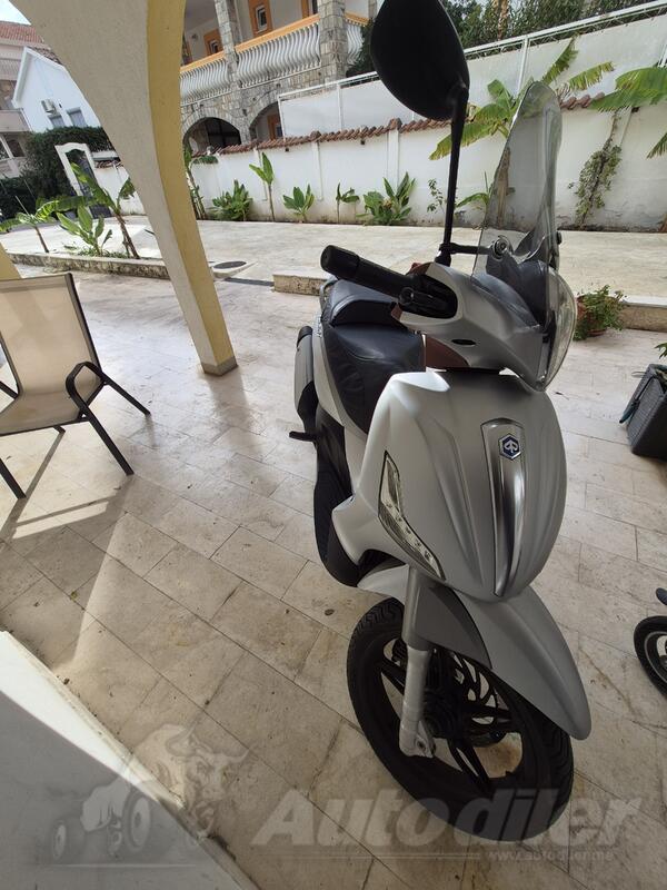 Piaggio - Beverly 350 ST