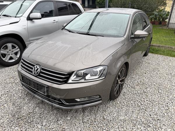 Volkswagen - Passat