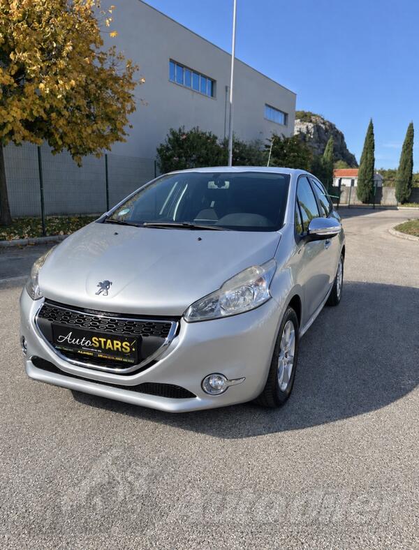 Peugeot - 208 - 1.2
