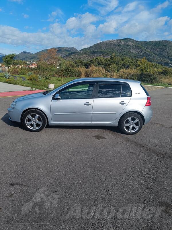 Volkswagen - Golf 5 - 19 tdi.