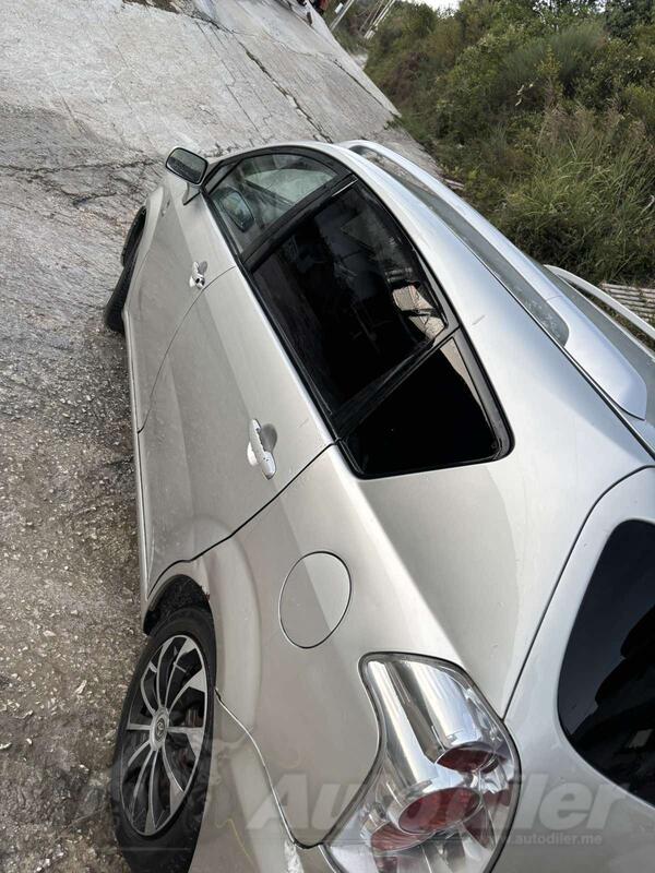 Toyota - Corolla Verso - 2.2