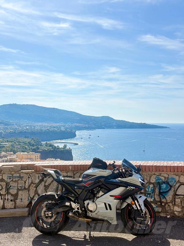 CFMoto - 675 SR R