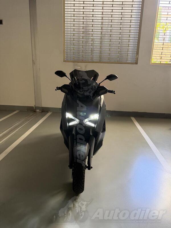Yamaha - XMAX 300 Tech MAX Sport