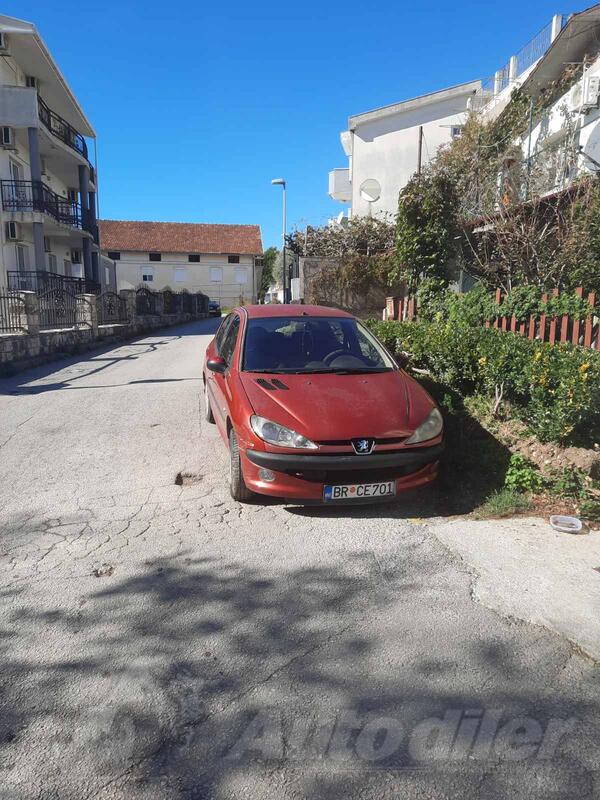 Peugeot - 206 - 1,4 benzin