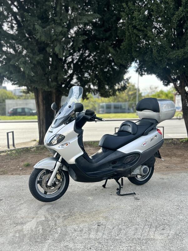 Piaggio - X9
