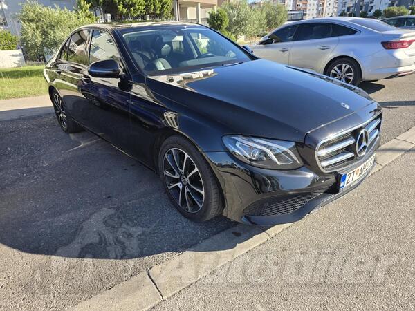 Mercedes Benz - 220 - 2.0