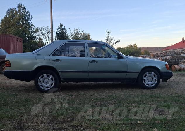 Mercedes Benz - E 200 - 200