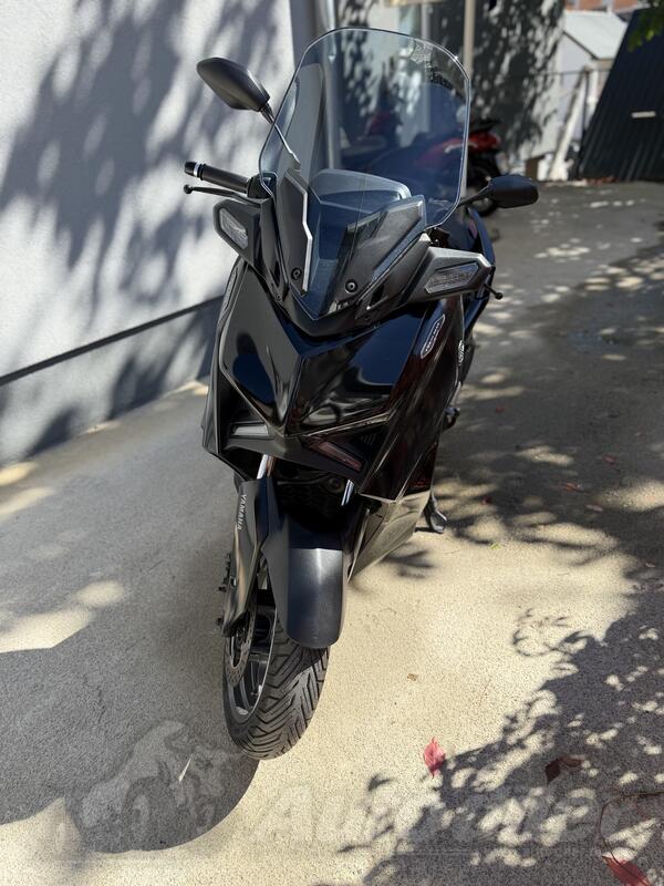 Yamaha - x max tech