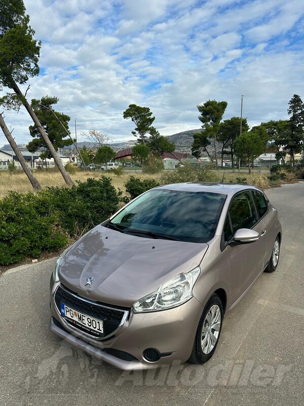 Peugeot - 208 - 1.0