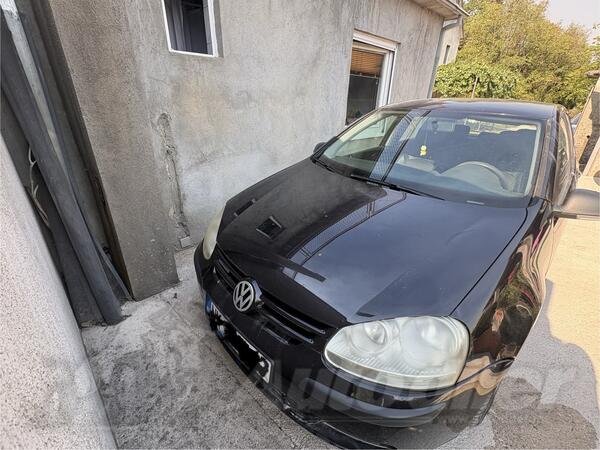 Volkswagen - Golf 5 - 1.9 bluemotion