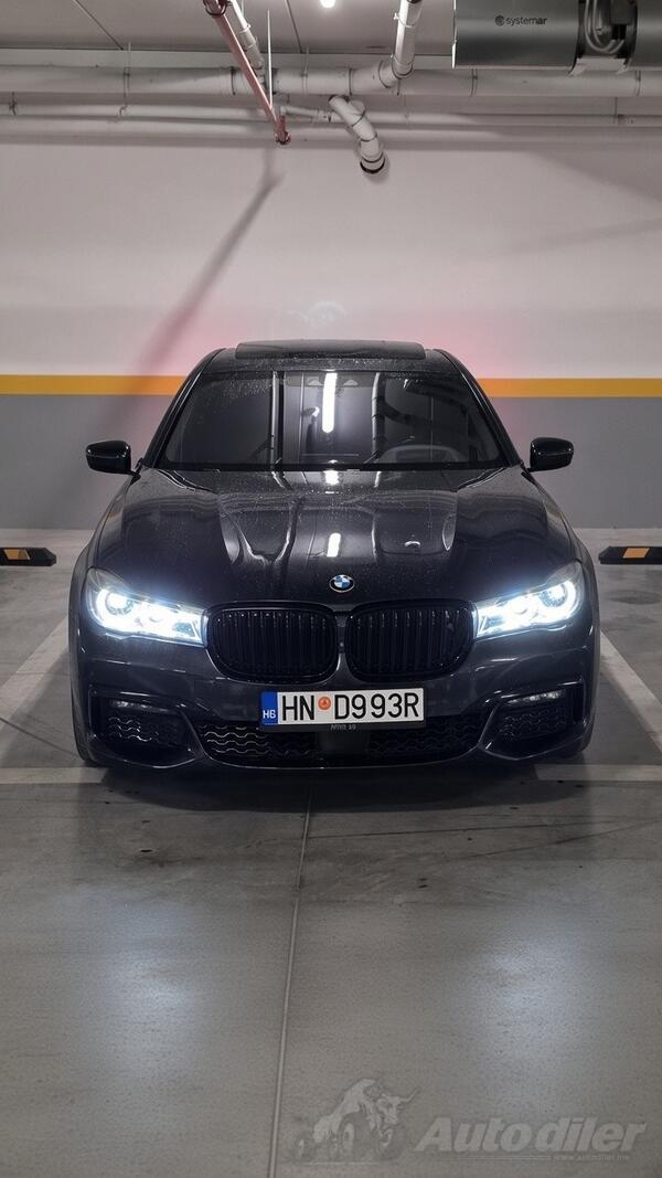 BMW - 730
