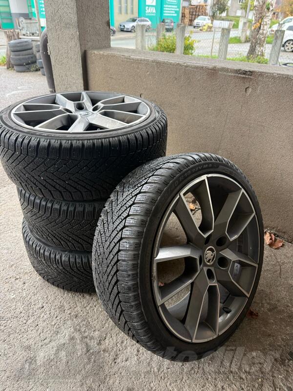 Fabričke rims and Pirelli tires