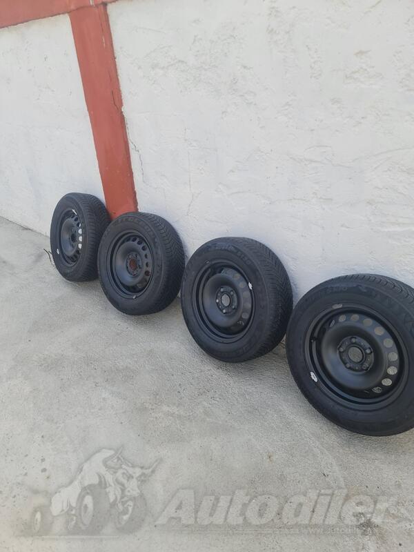 Fabričke rims and tracmax tires