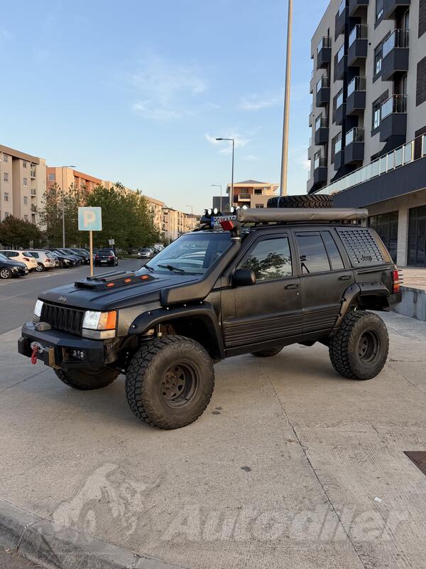Jeep - Grand Cherokee - 5.2 V8 MPI