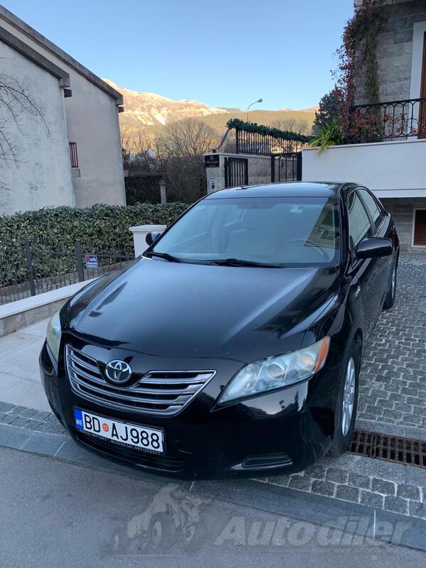 Toyota - Camry - HYBRID