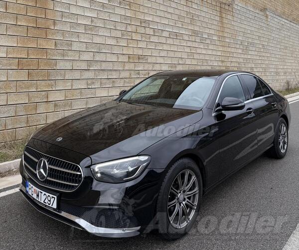Mercedes Benz - E 220 - 4 Matic