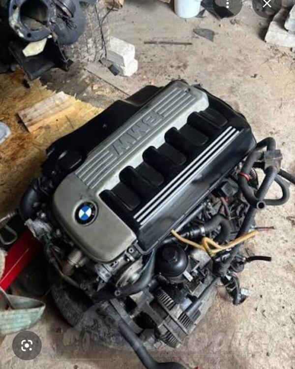 Motor za Automobile - BMW - 330    - 2003