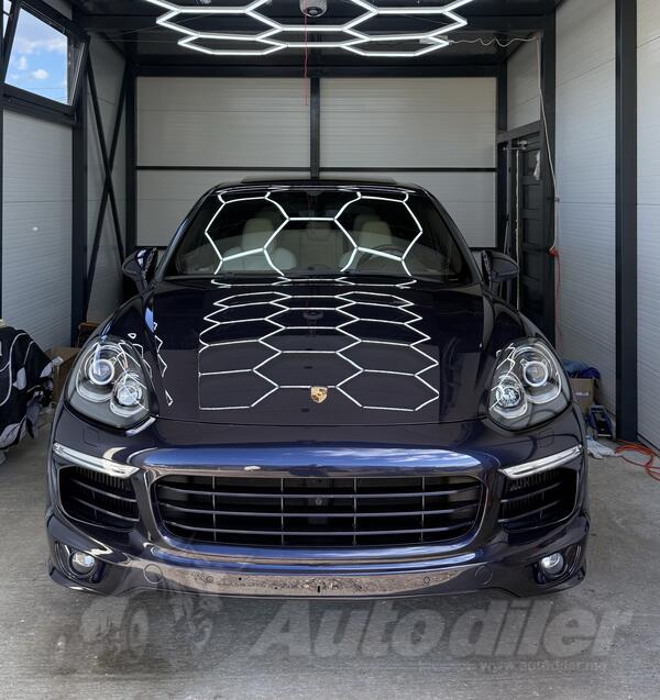 Porsche - Cayenne - 3.0 Platinum Edition