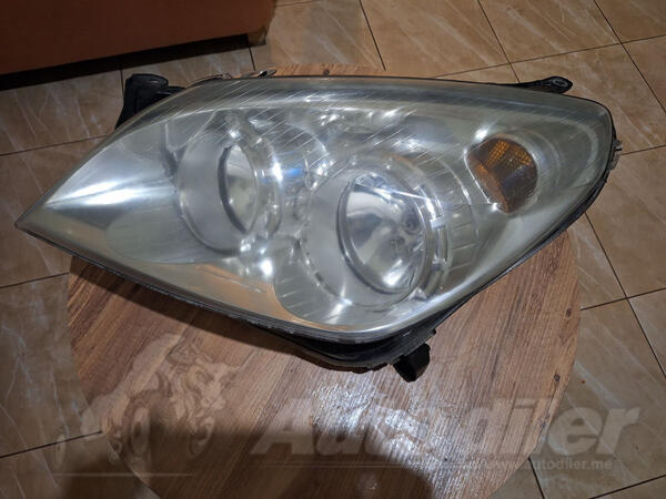 Lijevi far za Opel - Astra    - 2007