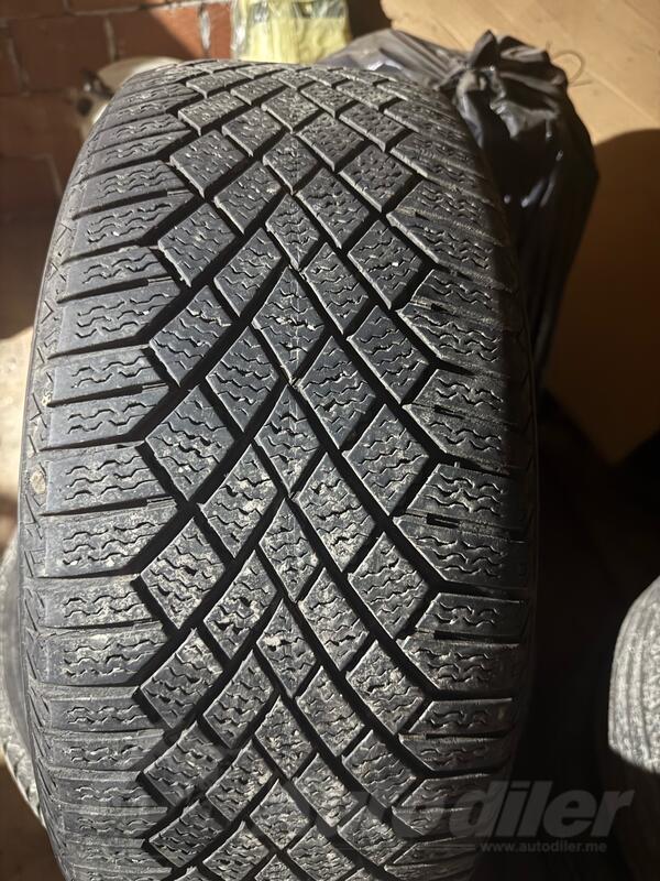 Continental - 225/55 R17 - Kış guma