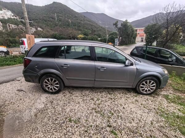 Opel - Astra - 1.9 CDTI