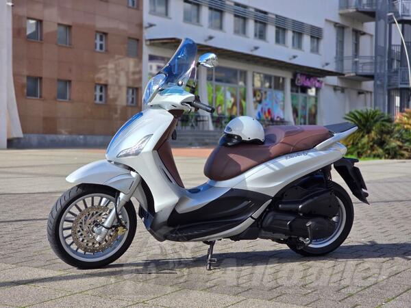 Piaggio - BEVERY