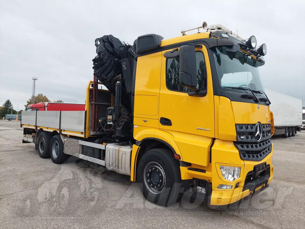Mercedes Benz - Arocs 2640 / 6x2 / Hiab XS 477 Hipro kran kamion s ravnom platformom / MO3045