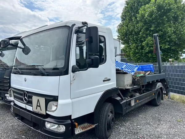 Mercedes Benz - Atego 818  kamion autopodizač kontejnera / MO3054