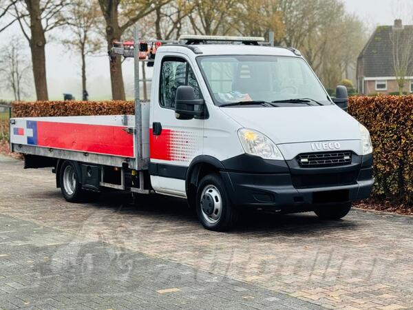 Iveco - Daily 40C15 kamion s ravnom platformom + kran / MO3033