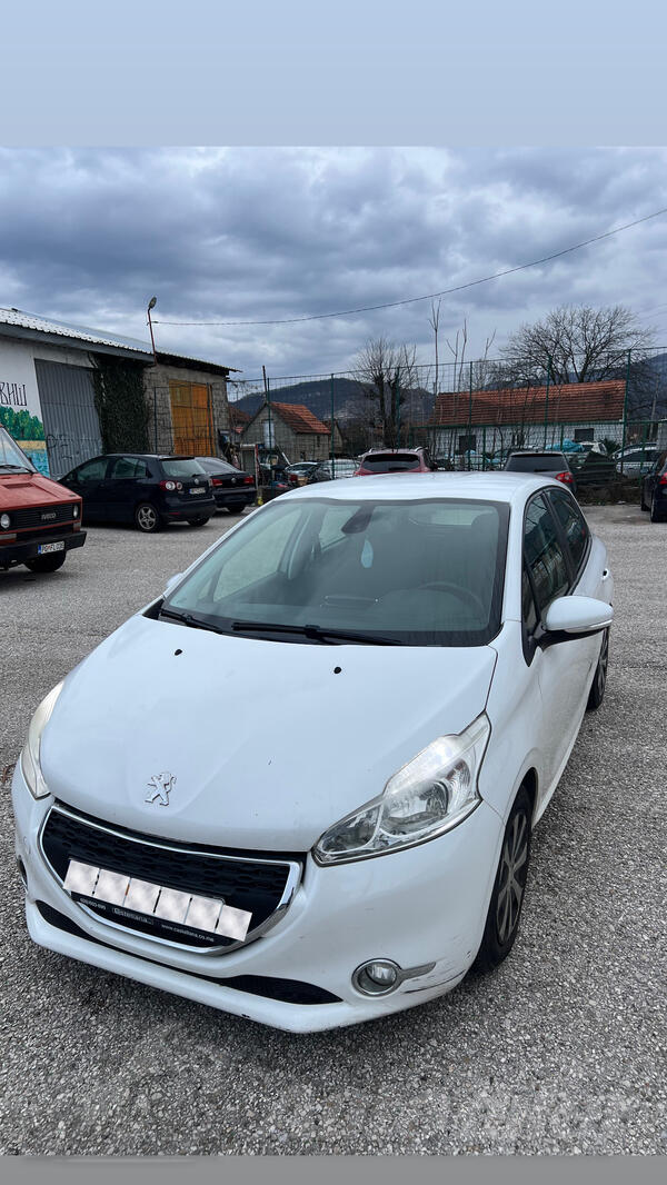 U djelovima Peugeot - 208 1.4 HDI
