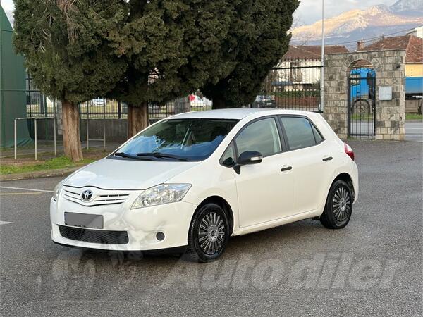 Toyota - Auris - 1.33 TERR AC