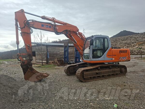 Kobelco - e195