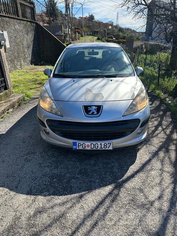 Peugeot - 207