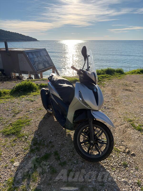 Piaggio - Beverly 300