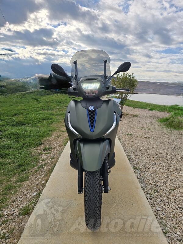 Piaggio - Bevery 400S
