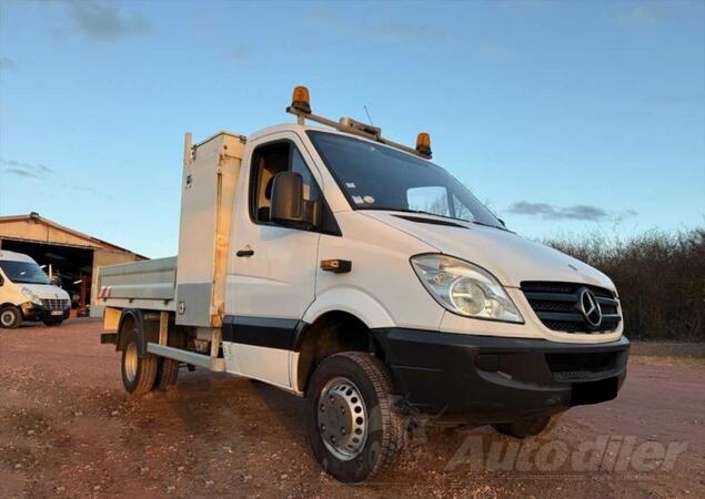 Mercedes Benz - Sprinter 516 CDI 4x4 kamion sa ravnom platformom / LC600