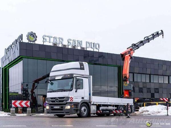 Mercedes Benz - Actros 2546 6x2 kamion sa ravnom platformom i Palfinger PK 53002 kranom sa vitlom...