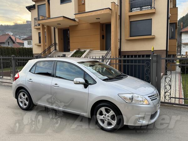 Toyota - Auris - 2.0D-4D