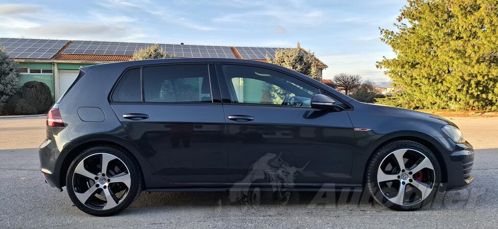 Volkswagen - Golf GTI