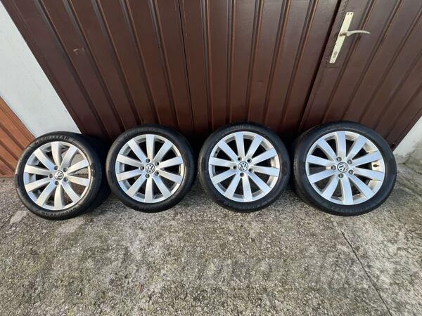 Fabričke felne i VW original GoodYear 205 50 17 dot 0522 kao NOVE gume
