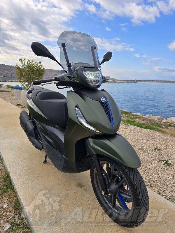 Piaggio - Beverly S  400