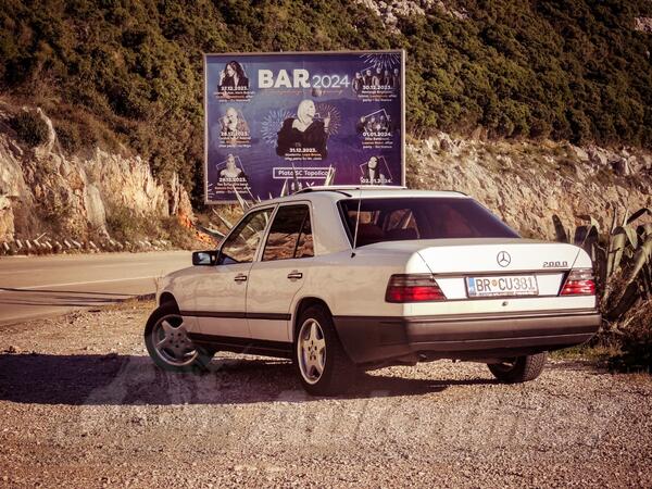 Mercedes Benz - 200 - 200D