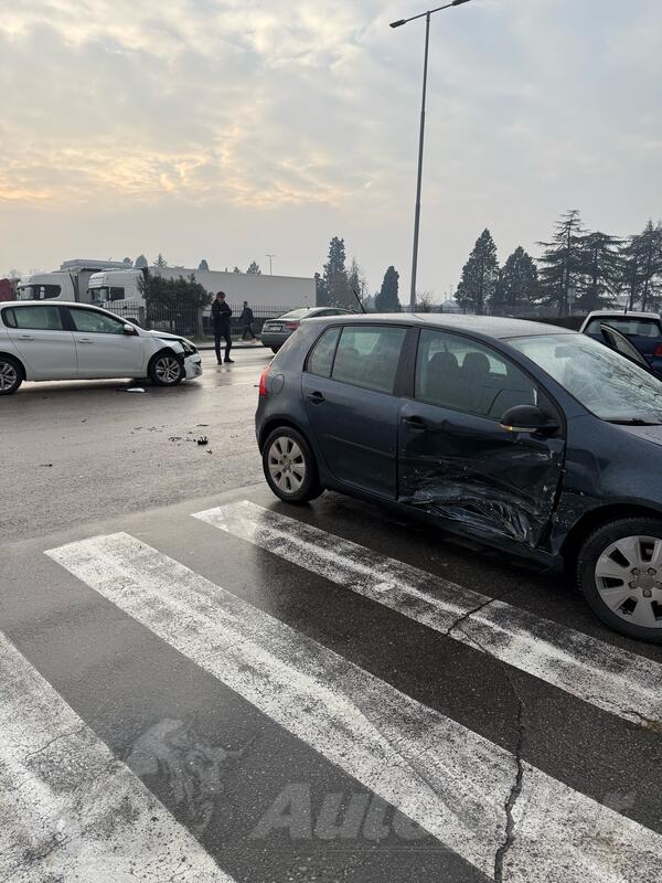 Volkswagen - Golf 5 - 1.9 66kw