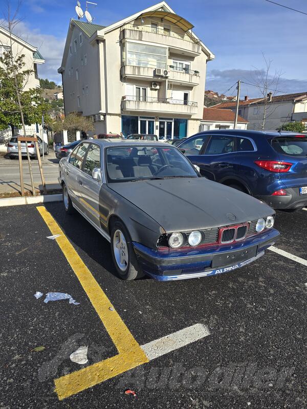 BMW - 520 - E34
