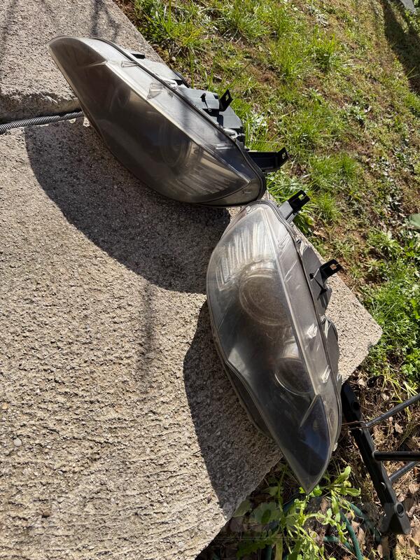 Oba fara za BMW - X6    - 2010